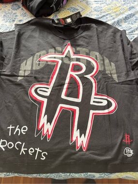 B2SS NBA Men’s Black Houston Rockets Graphic Tee